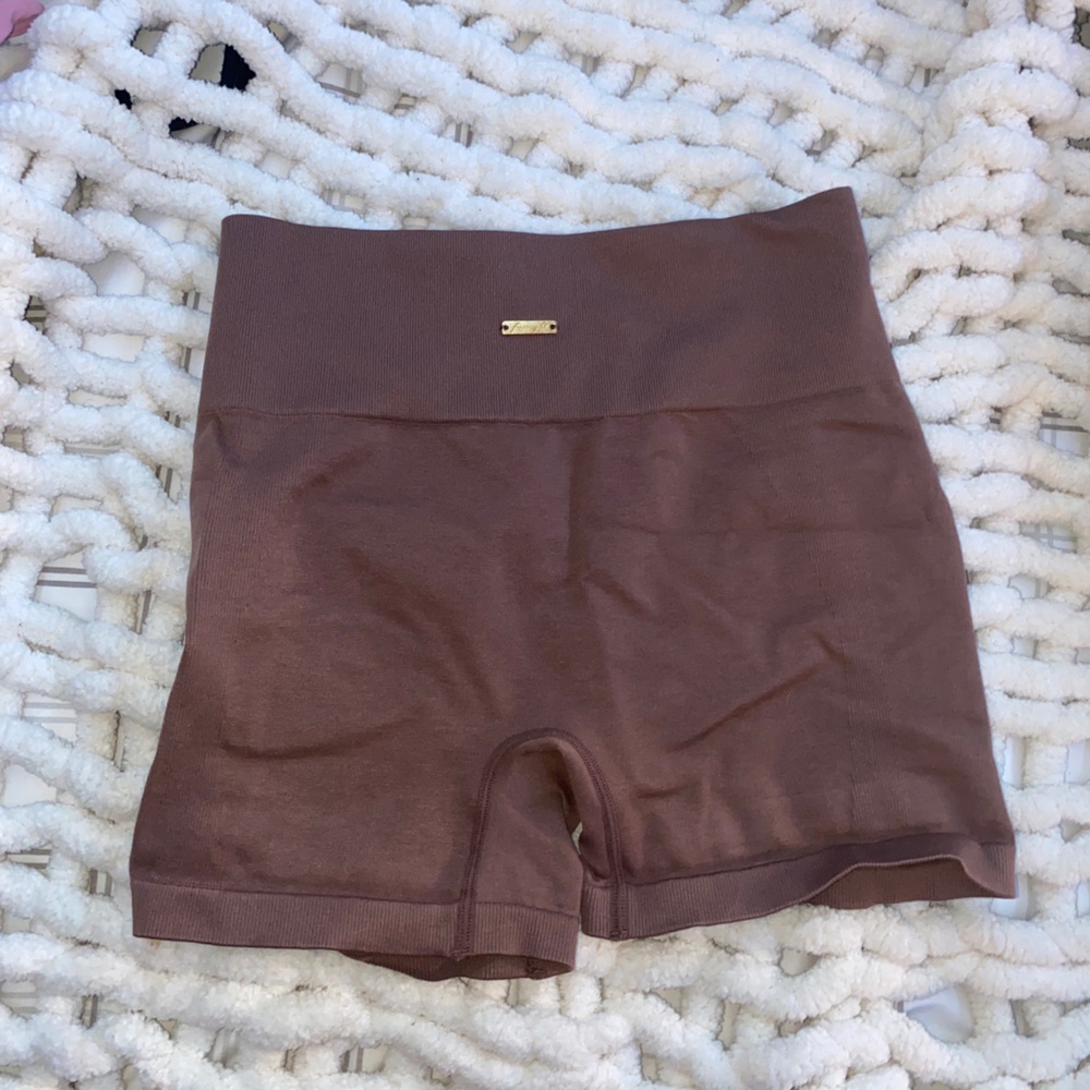 scrunch butt booty shorts